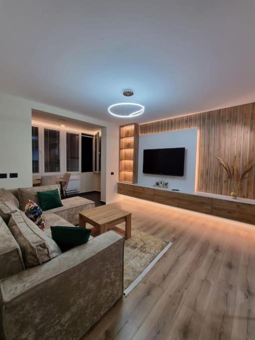 Peace And Love Luxury Apartment In Center, New Bazaar 2 ติรานา ภายนอก รูปภาพ